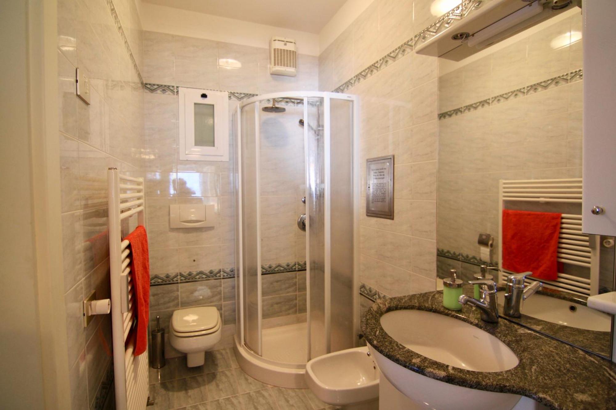 Apartamento Casa Roccia Pino Lago Maggiore Exterior foto