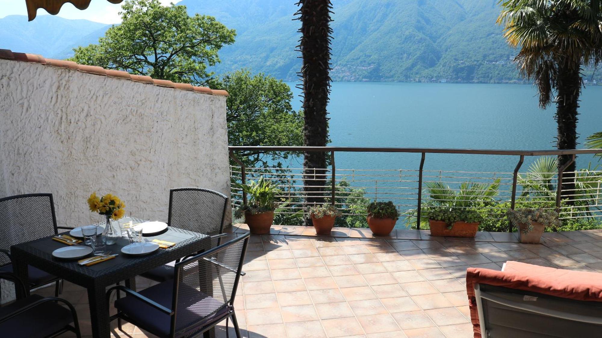 Apartamento Casa Roccia Pino Lago Maggiore Exterior foto